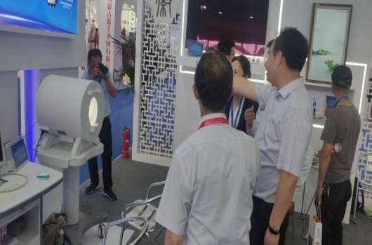 SMF中醫(yī)綜合診斷系統(tǒng)亮相首屆中國-非洲經(jīng)貿(mào)博覽會